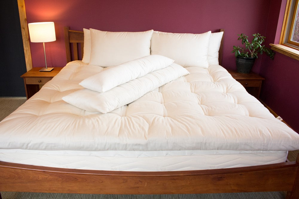 http://www.riverpineoutlet.com/cdn/shop/products/bed-all-natural-quilted-topper-body-pillows.jpg?v=1670984508